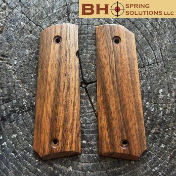 1911 GOVERNMENT Master's Grips CHECKERED Ready for Immediate Shipping 1911-12-135S