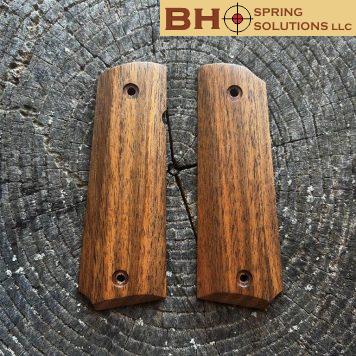 1911 GOVERNMENT Master's Grips CHECKERED Ready for Immediate Shipping 1911-12-136S