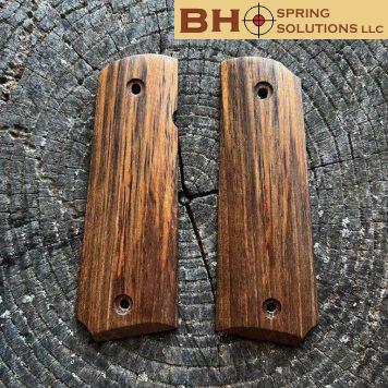 1911 GOVERNMENT Master's Grips CHECKERED Ready for Immediate Shipping 1911-12-144S