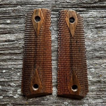 1911 GOVERNMENT Master's Grips CHECKERED Ready for Immediate Shipping 1911-1013-C