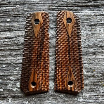 1911 GOVERNMENT Master's Grips CHECKERED Ready for Immediate Shipping 1911-1018-C