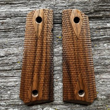 1911 GOVERNMENT Master's Grips CHECKERED Ready for Immediate Shipping 1911-1030-C