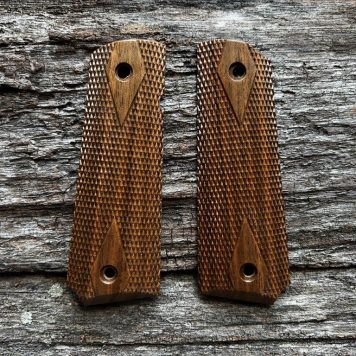 1911 GOVERNMENT Master's Grips CHECKERED Ready for Immediate Shipping 1911-1010-C