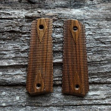 1911 GOVERNMENT Master's Grips CHECKERED Ready for Immediate Shipping 1911-1012-C