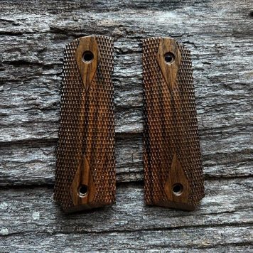 1911 GOVERNMENT Master's Grips CHECKERED Ready for Immediate Shipping 1911-1015-C