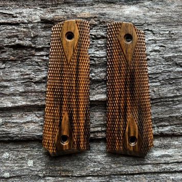 1911 GOVERNMENT Master's Grips CHECKERED Ready for Immediate Shipping 1911-1019-C