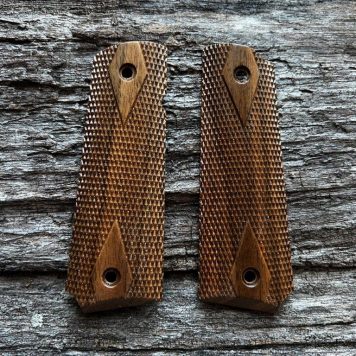 1911 GOVERNMENT Master's Grips CHECKERED Ready for Immediate Shipping 1911-1025-C