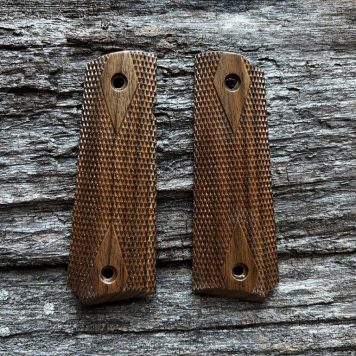 1911 GOVERNMENT Master's Grips CHECKERED Ready for Immediate Shipping 1911-1029-C