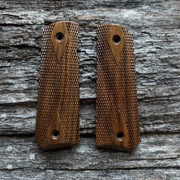 1911 GOVERNMENT Master's Grips CHECKERED Ready for Immediate Shipping 1911-1031-C