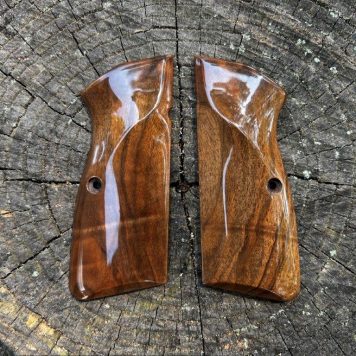 Heirloom-Grade MastersGrips for Hi-Power AVAILABLE FOR IMMEDIATE SHIPPING HP1239H