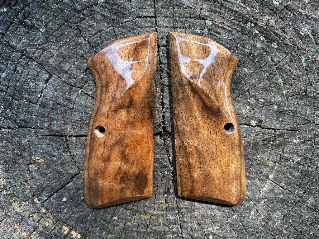 Heirloom-Grade MastersGrips for Hi-Power AVAILABLE FOR IMMEDIATE SHIPPING HP1249H