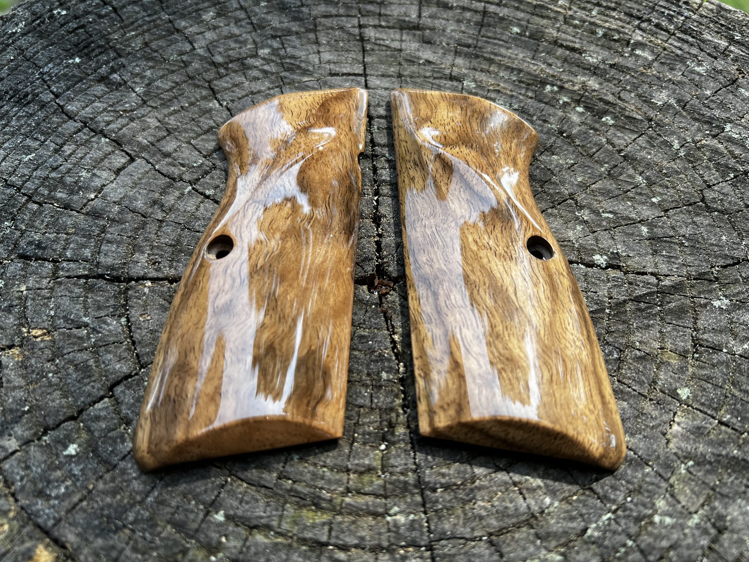 Heirloom-Grade MastersGrips for Hi-Power AVAILABLE FOR IMMEDIATE SHIPPING HP1249H - Image 2
