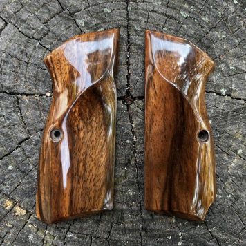 Heirloom-Grade MastersGrips with Lanyard Cut for Hi-Power AVAILABLE FOR IMMEDIATE SHIPPING HP1271HL