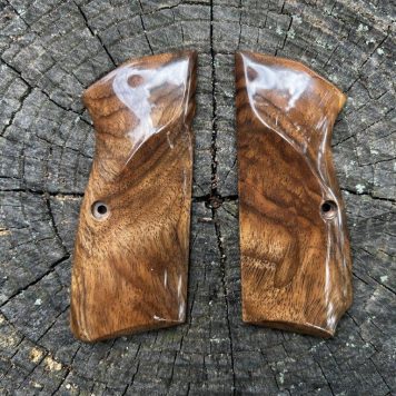 Heirloom-Grade MastersGrips with Lanyard Cut for Hi-Power AVAILABLE FOR IMMEDIATE SHIPPING HP1277HL