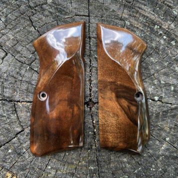 Heirloom-Grade MastersGrips with Lanyard Cut for Hi-Power AVAILABLE FOR IMMEDIATE SHIPPING HP1279HL