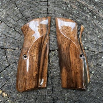 Heirloom-Grade MastersGrips with Lanyard Cut for Hi-Power AVAILABLE FOR IMMEDIATE SHIPPING HP1286HL