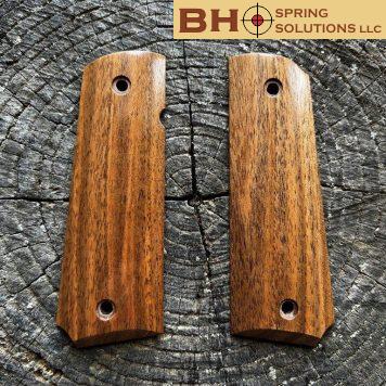 1911 GOVERNMENT Master's Grips CHECKERED Ready for Immediate Shipping 1911-12138-S