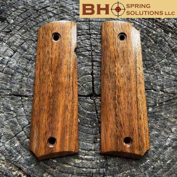 1911 GOVERNMENT Master's Grips CHECKERED Ready for Immediate Shipping 1911-12141-S