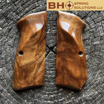 Heirloom-Grade MastersGrips with Lanyard Cut for Hi-Power AVAILABLE FOR IMMEDIATE SHIPPING HP1218HL
