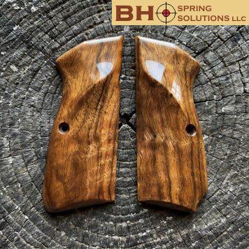 Heirloom-Grade MastersGrips with Lanyard Cut for Hi-Power AVAILABLE FOR IMMEDIATE SHIPPING HP1270HL