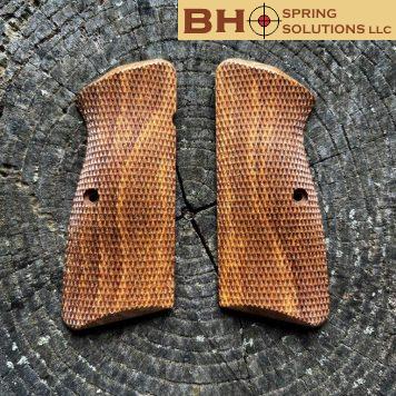 Hi-Power Master's Grips FULLY CHECKERED Ready for IMMEDIATE SHIPPING HP1362FC