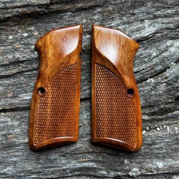 Special Series MastersGrips for Hi-Power AVAILABLE FOR IMMEDIATE SHIPPING HP1507C_Straight Grain Walnut