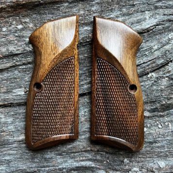 Special Series MastersGrips for Hi-Power AVAILABLE FOR IMMEDIATE SHIPPING HP1527C_Straight Grain Walnut