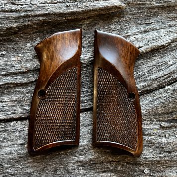 Special Series MastersGrips for Hi-Power AVAILABLE FOR IMMEDIATE SHIPPING HP1545C_SPECIAL FINISH WALNUT