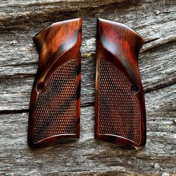 Special Series MastersGrips for Hi-Power AVAILABLE FOR IMMEDIATE SHIPPING HP1548C_SPECIAL FINISH WALNUT